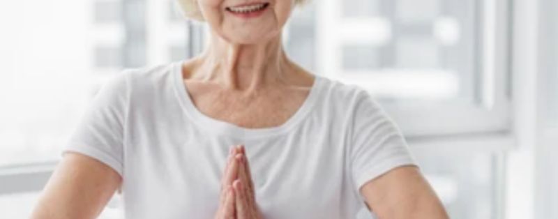 シニア層向けヨガ